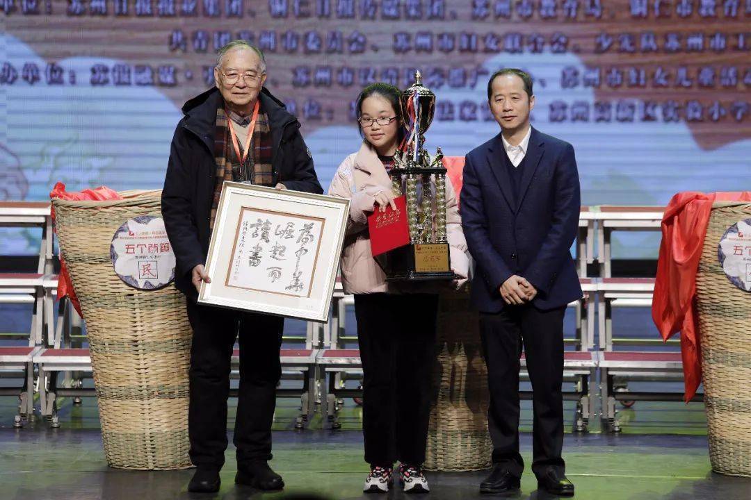 赵茹芸来自昆山国际学校六年级,她的妈妈告诉记者,孩子在写字方面对