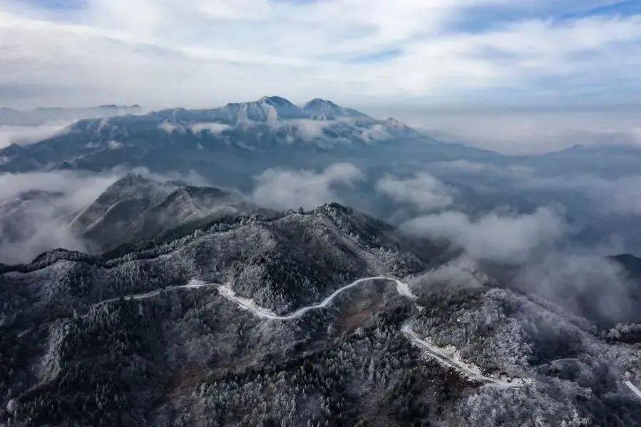 2020年的第一场雪一一大别山雪景