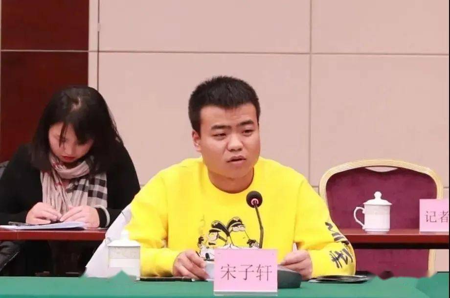甘肃网络大v,@fiee金城岸 宋子轩徐雷认真聆听各位代表发言后指出,各位代