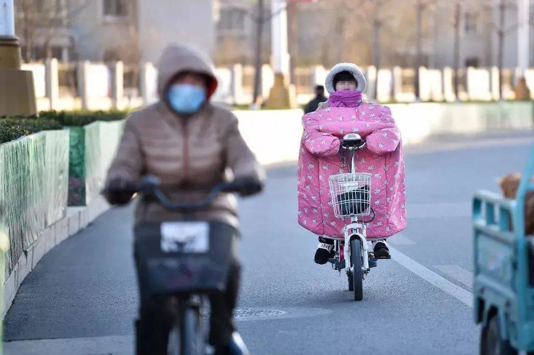 道路交安全整治百日攻坚在行动冬季非机动车行人出行安全