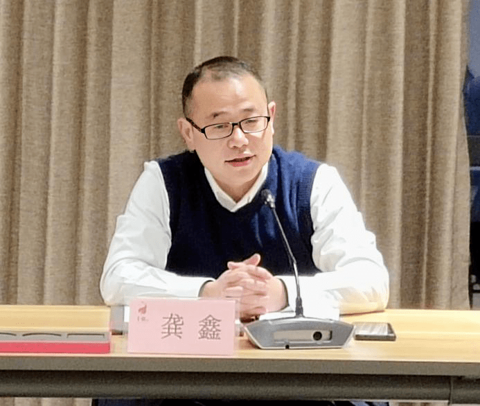 最后,梅城镇党委书记龚鑫进行了总结发言,他表示梅城镇始终与党委政府