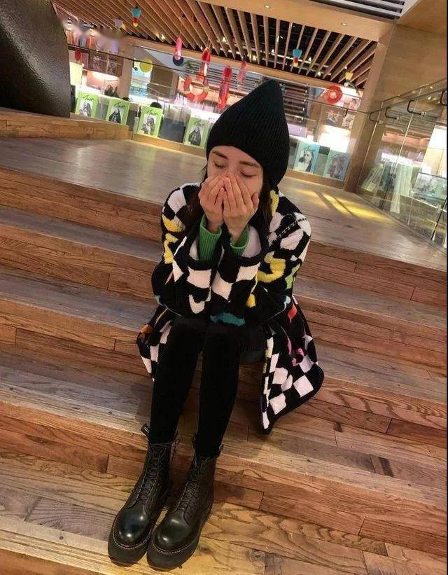 鲨鱼裤  马丁靴