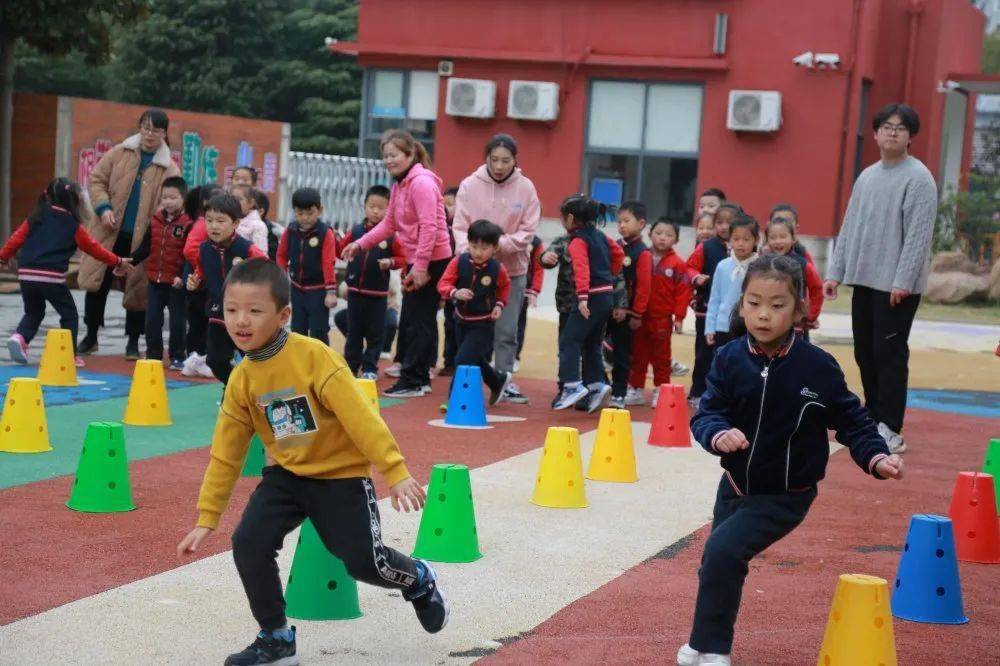 小孩运动会图片 f8b2df4586b3458ebe5cdc54450c3e42.jpeg