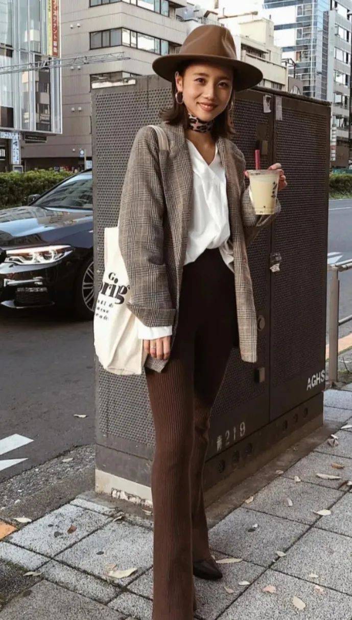 小个子女生秋冬怎么穿?学这位日系博主的"显高"穿搭,简约优雅