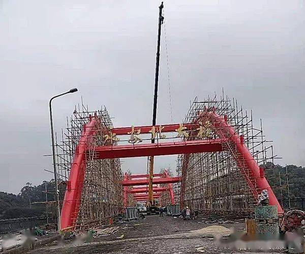 今永安北大桥维修现场探访，起重机吊装一组组加固件~