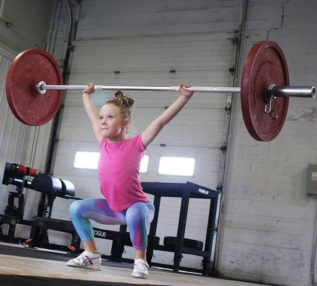 世界上最强壮的女孩!加拿大7岁女孩能举起80公斤重量