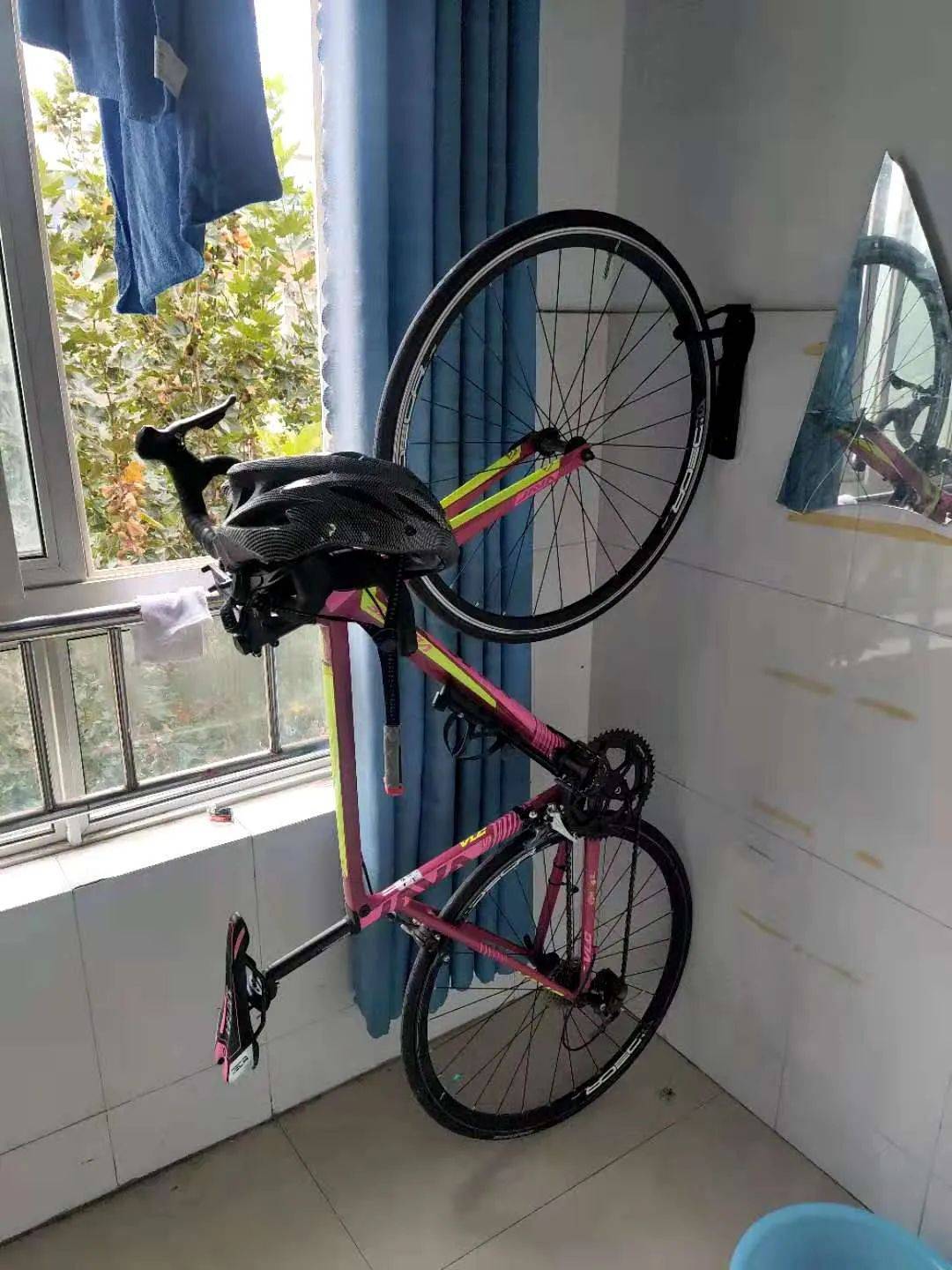 自行车怎么放在家里不占位置 6019aa43357c44959d7f04064b075439.jpeg