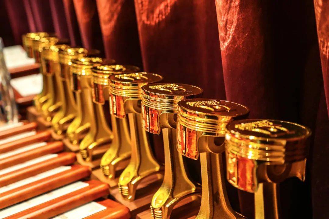 世界十大发动机排名_世界十大最贵宾利跑车(2)