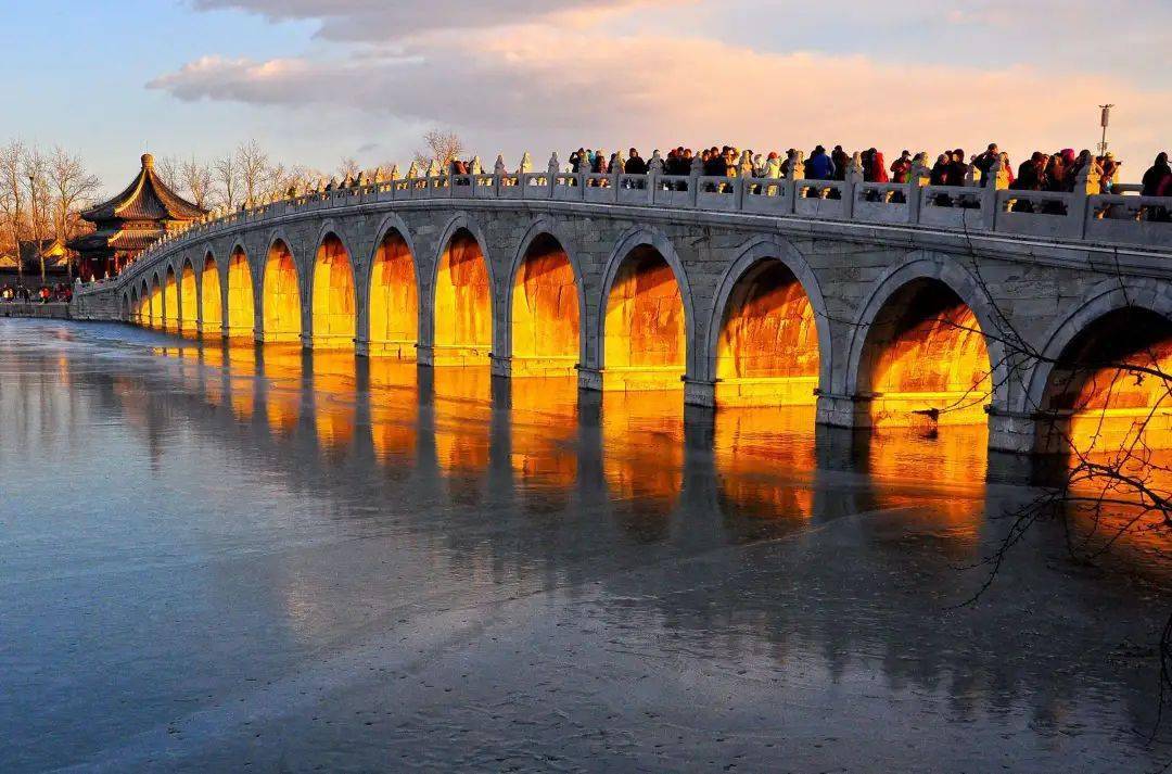 初冬时节,北京这座美丽的桥,又重现"金光穿洞"的奇景!