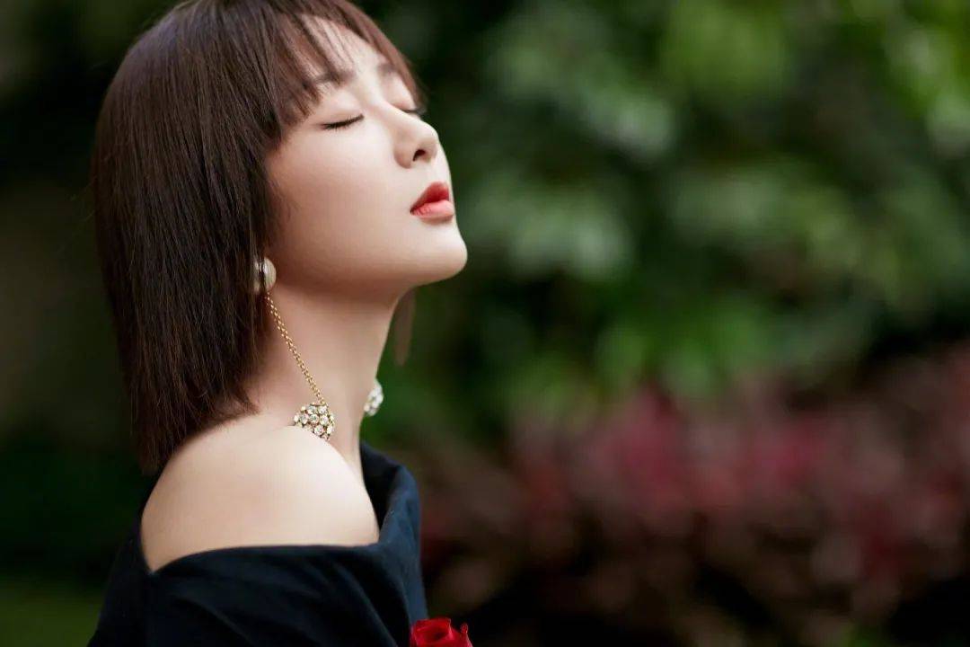 杨紫最新代言人照片 cea0ad1972074317826e276a3295f217.jpeg