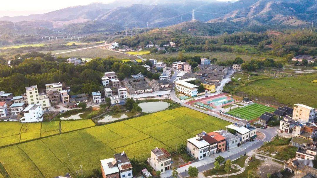 东源县义合镇下屯村是一个风景秀丽, 民风淳朴的客家古村落, 地处