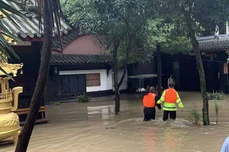 成都双流公安民警李波：用生命救援 让正义彰显