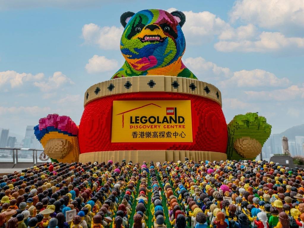 巨型lego熊猫到港为legolanddiscoverycentre揭幕倒数