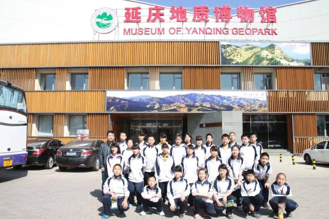 学校成立延庆区康庄中学首都文明单位创建工作领导小组,明确分工;健全