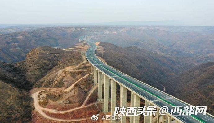 黄龙至蒲城高速今天通车 革命老区延安实现“县