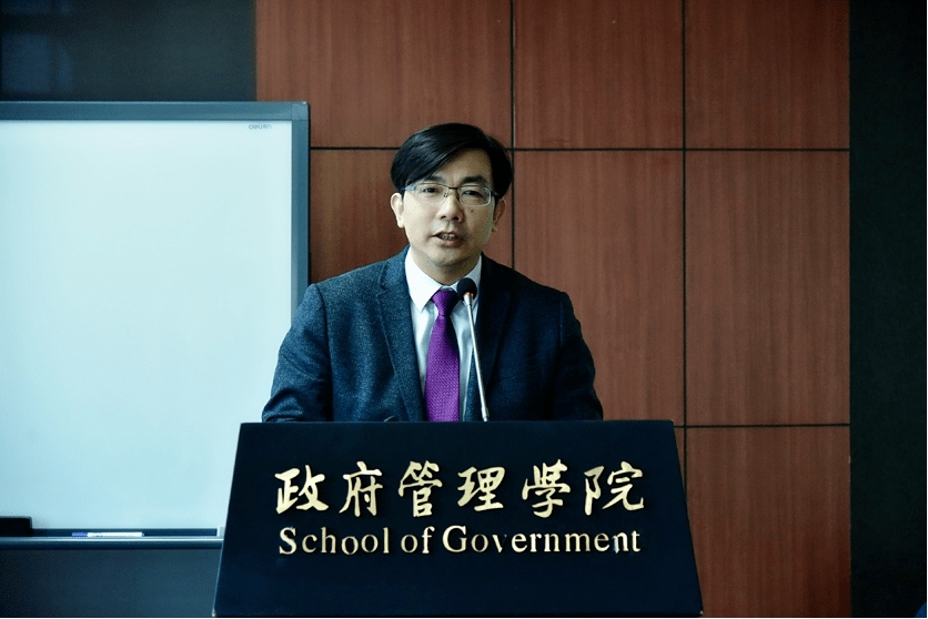 
包刚升“北大政治学课堂”再论：为何有些民主政体会瓦解？：皇冠国际体育app(图1)