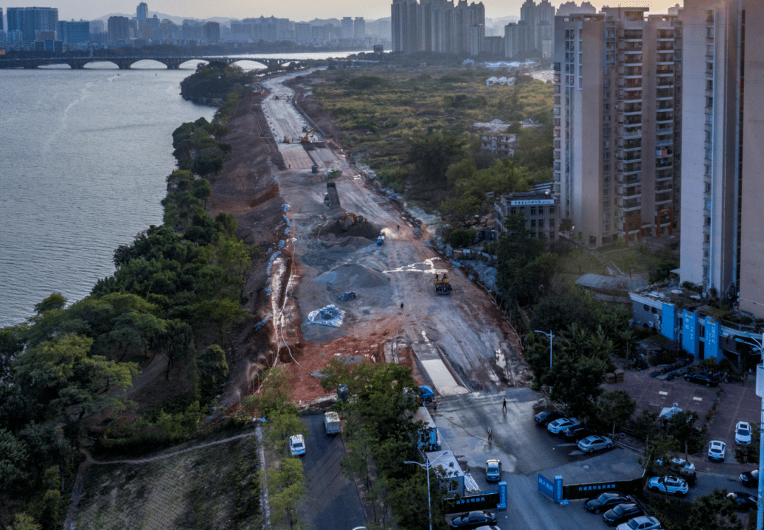 这两条路将串联起惠州六座过江大桥今后,市民跨东江通行将更加便捷!