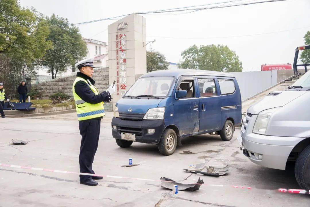 沙洋交警实战大练兵…现场直击交通事故应急救援演练