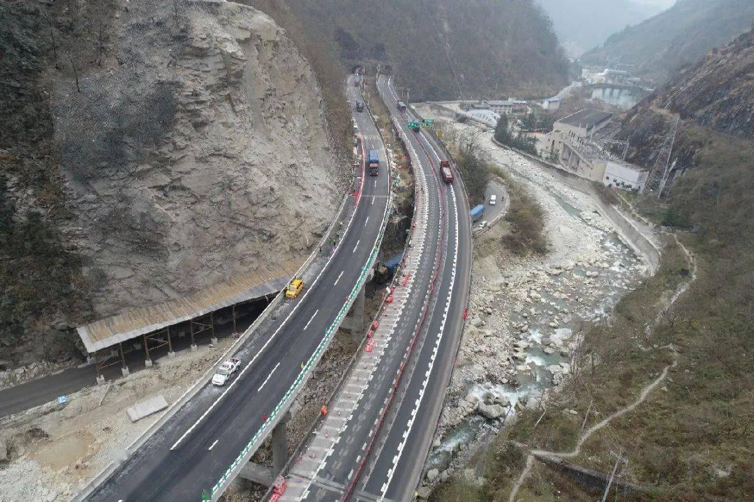 四川省交通运输厅发布的《关于进一步加强雅西高速公路行车安全管理的