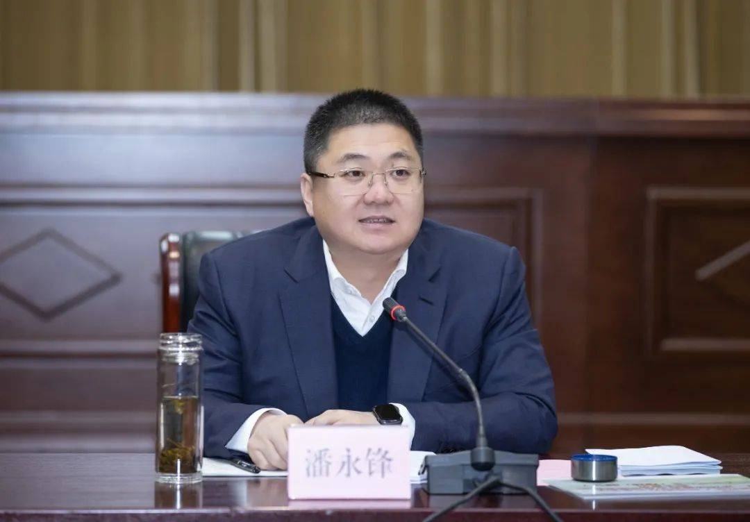 吴兴区服务业发展大会召开_潘永锋