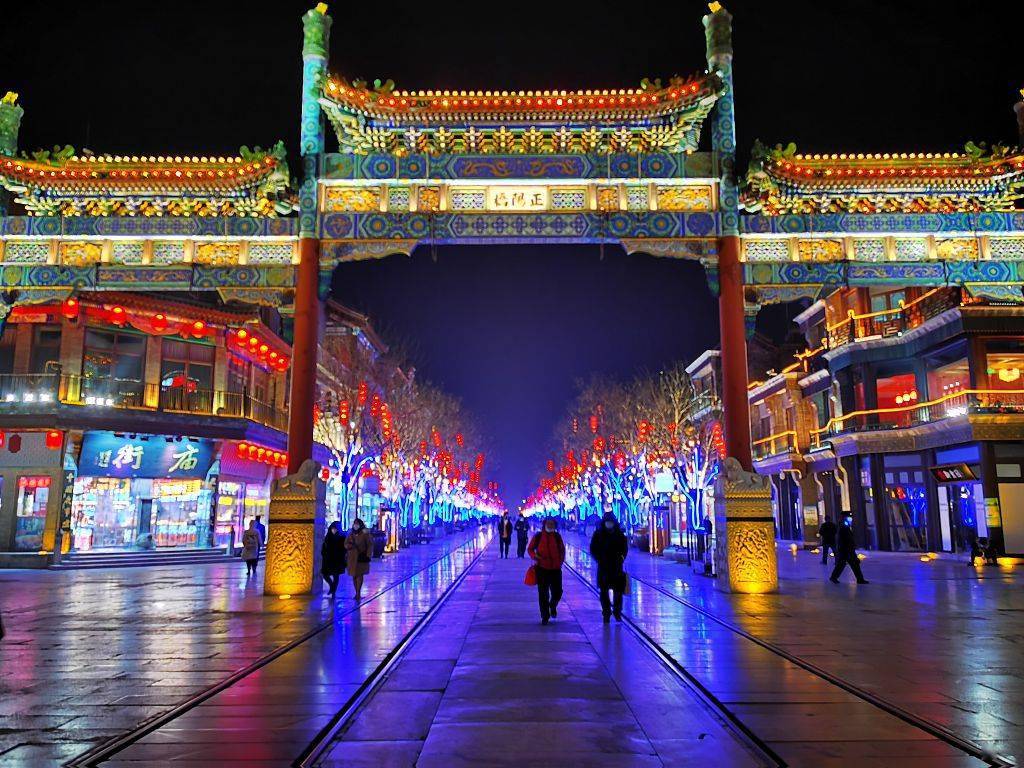 北京前门大街张灯结彩迎新年