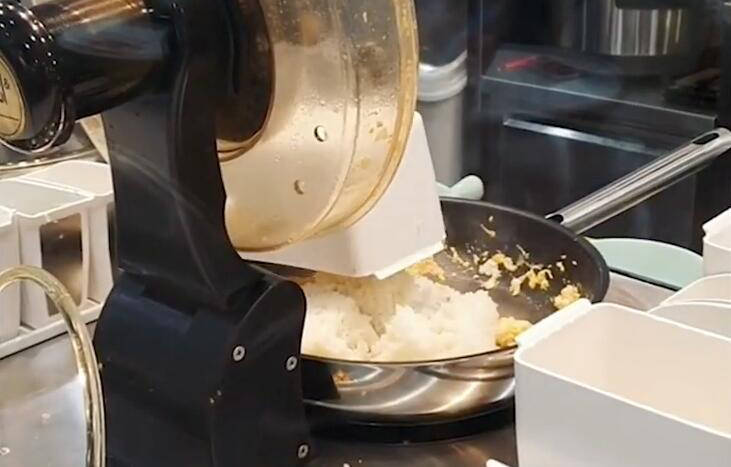 做法|新加坡餐厅机器人数十秒完成炒饭 网友：有点敷衍