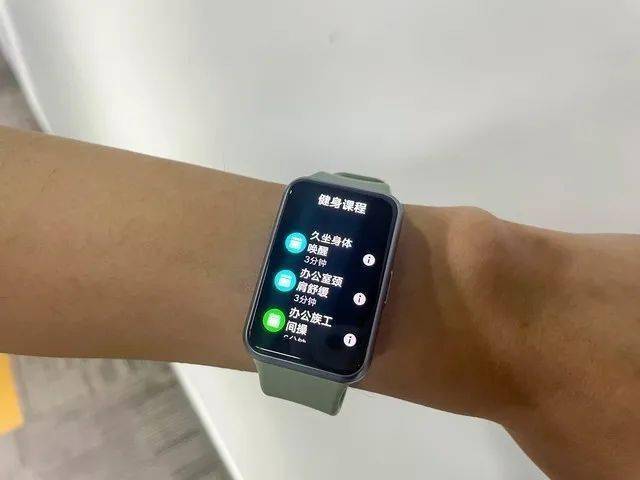 方形大屏腕上私教华为watchfit全面评测