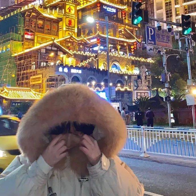 今日神图 | 妹子新换的微信头像,好像一条狗啊!