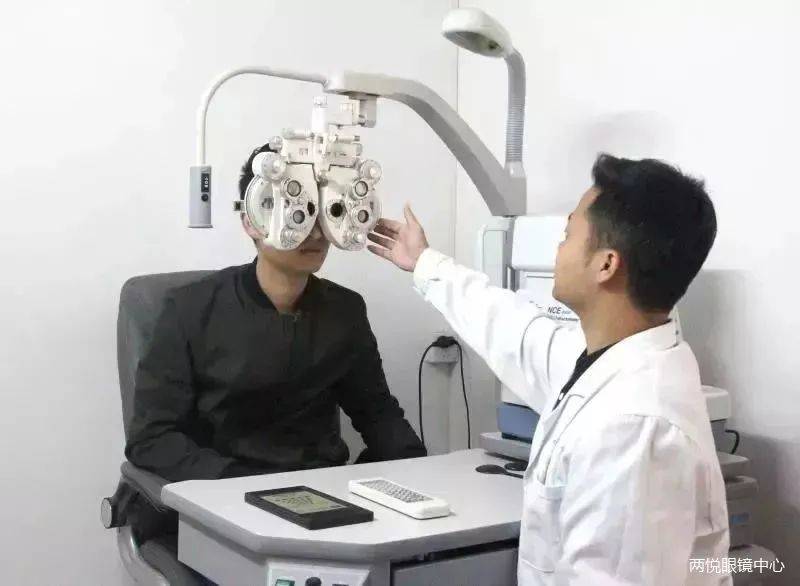 眼镜免费验光 530a19b05f134924a53c130412da5485.jpeg