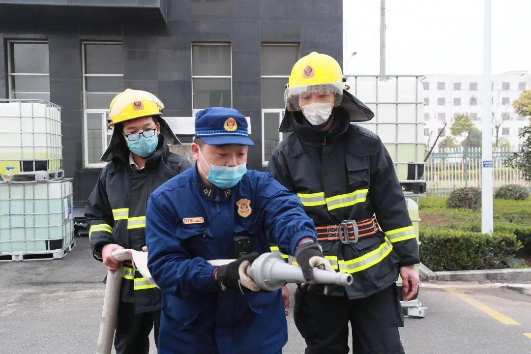 孝感消防救援支队半岛app做客市广播电台《党风政风热线》栏目畅谈消防工作(图12)