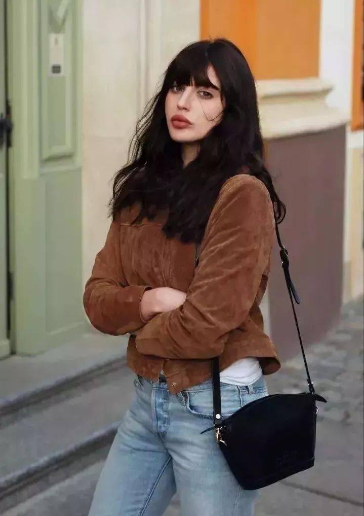 拍照怎么把脸拍小一点 8b193dfb3e4e4b66ac6875f4b5107afa.jpeg