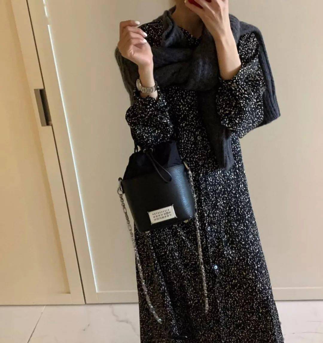 皮草搭配什么包包合适 4ddf90038679404086e15c26f459472c.jpeg