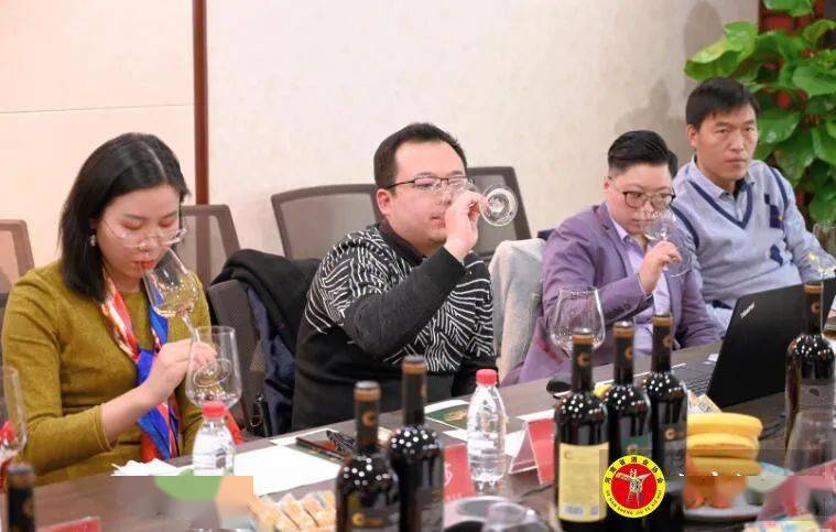 河南省酒业协会进口酒分会会员单位走进中菲酒庄_手机搜狐网