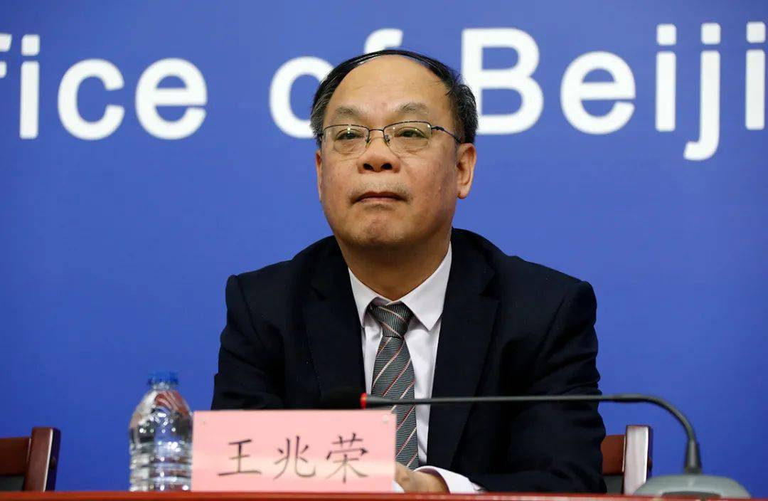 北京市交通委员会副主任 王兆荣下面重点介绍出租汽车和(含网约车)