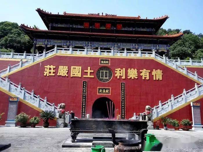 所在的化成岩据史载为汉武帝立宜春侯国,封长沙定王刘发三子刘成为