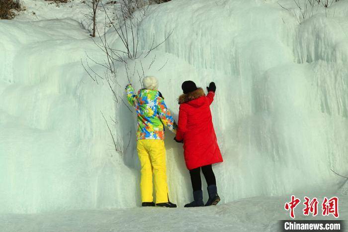 边城呼玛：冰瀑美景成找北游客打卡地