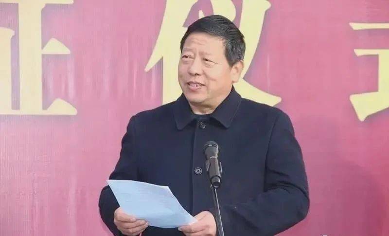 镇平县领导赵水说:在各方关注,共同努力下,河南省第一届石雕艺术大师