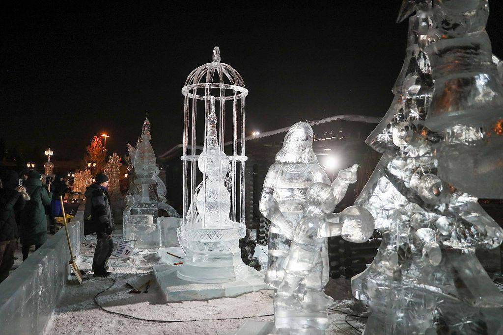 俄罗斯叶卡捷琳堡举办冰雕节