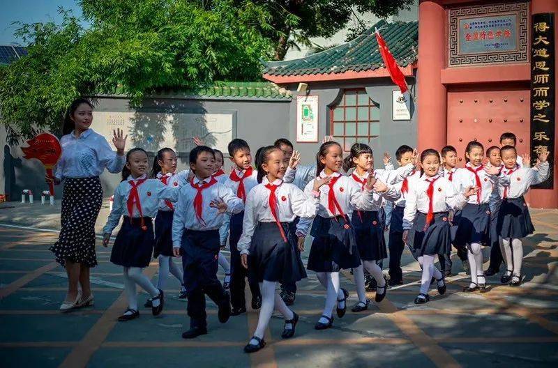 襄阳市小学排名_襄阳市万户小学图片(2)