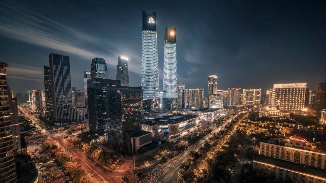 2015年7月28日,南昌303双子塔的led照明幕墙面积成功超越世界