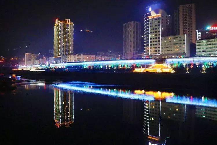 大美旬阳!太极城绚丽夜景尽收眼底,美景如画