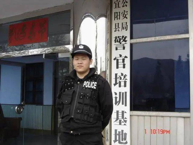 宜阳公安中国人民警察节我的第一张警服照