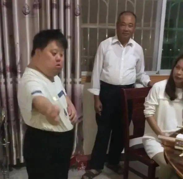 从弱智儿到