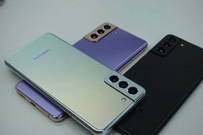 系列|三星Galaxy S21系列快速上手:最佳手感和安卓顶配机皇来了