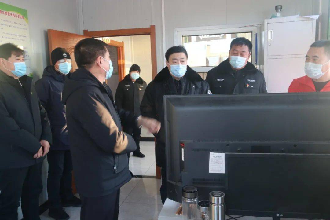 李忠培在伊春森工双丰林业局公司督导检查疫情防控工作时强调 压紧