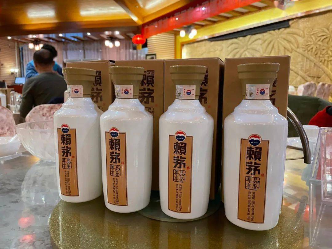 "赖茅"尊享品鉴酒(广州天健羽毛球俱乐部年会)队员们在享受温泉放松中