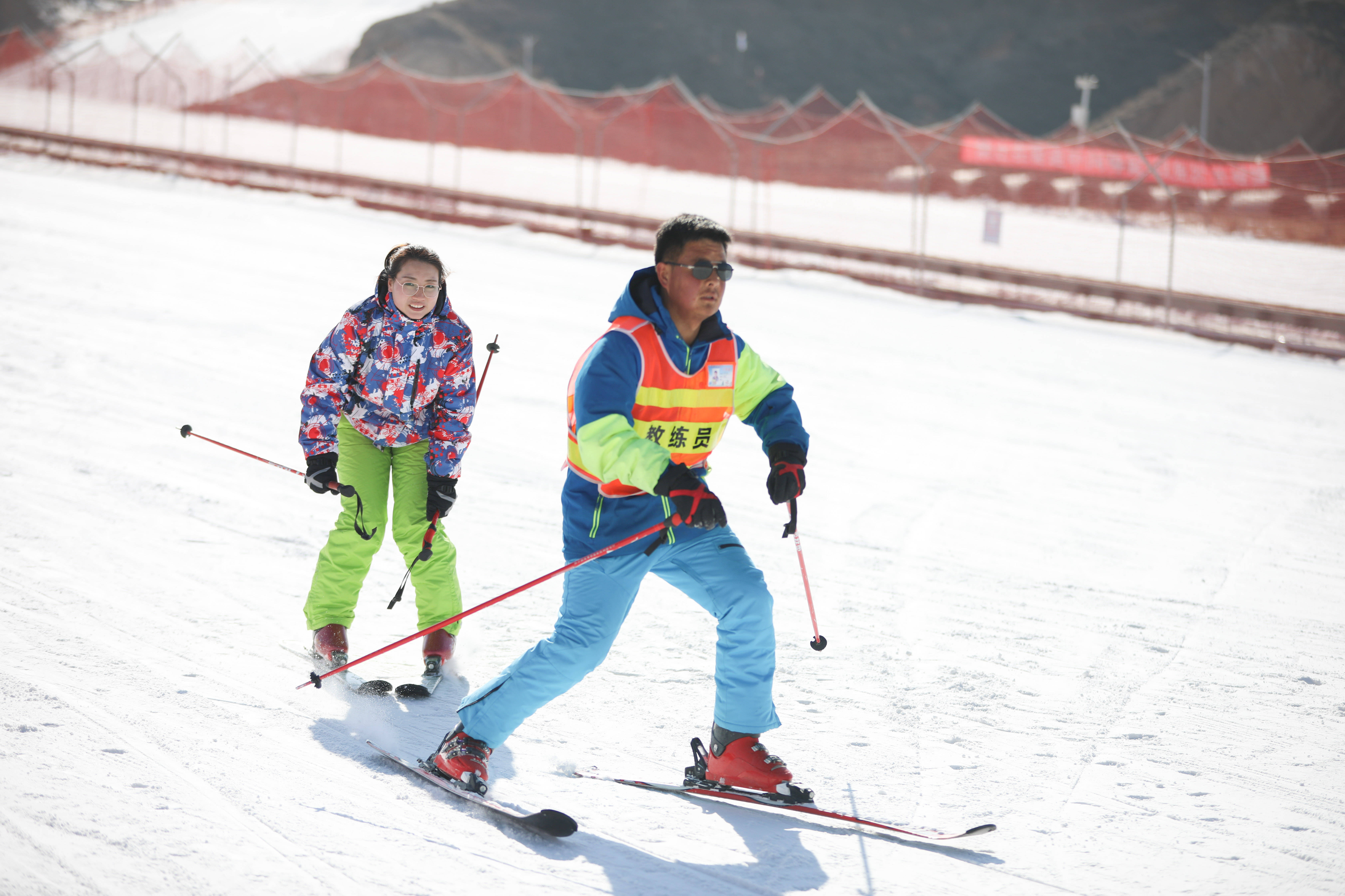 甘肃白银:冰雪运动激发中国年轻人热情