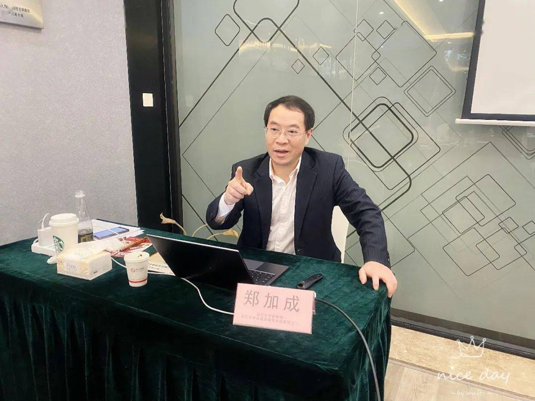 郑加成老师以博弈论的理论框架和概念为基础,将博弈论的主要知识点