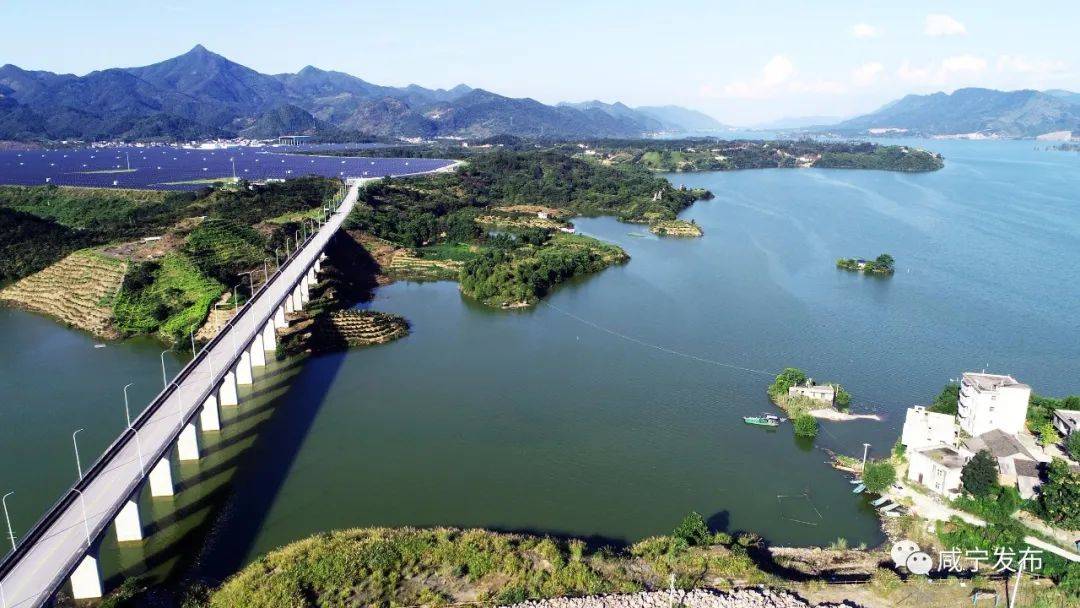 富水湖原名富水水库,面积达80平方公里,库容17.