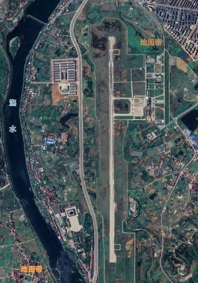 航拍芷江机场湖南面积最大地级市的机场